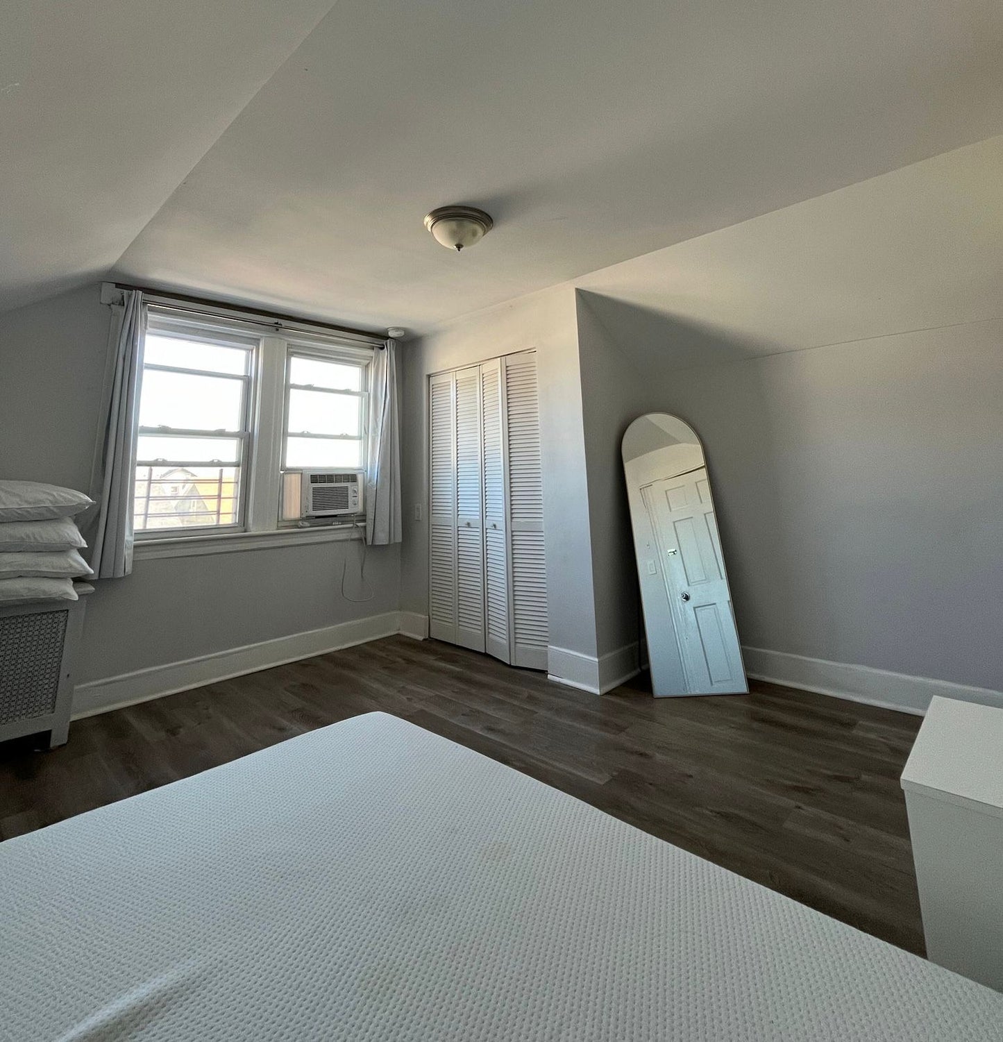 Linda habitación en Elmhurst!