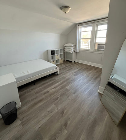 Linda habitación en Elmhurst!