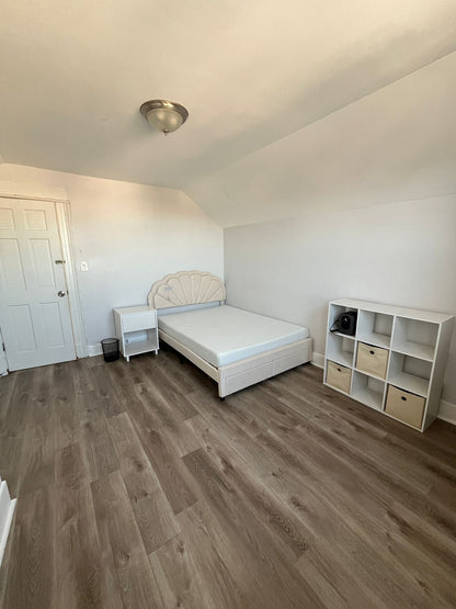 Linda habitación en Elmhurst!