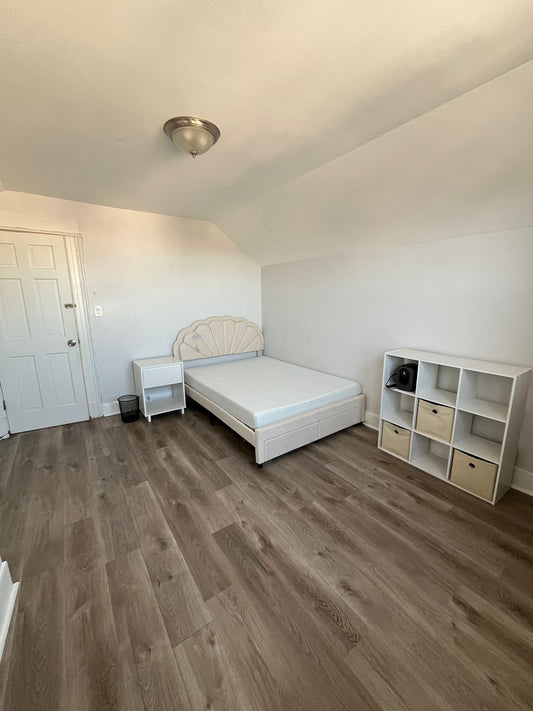 Linda habitación en Elmhurst!