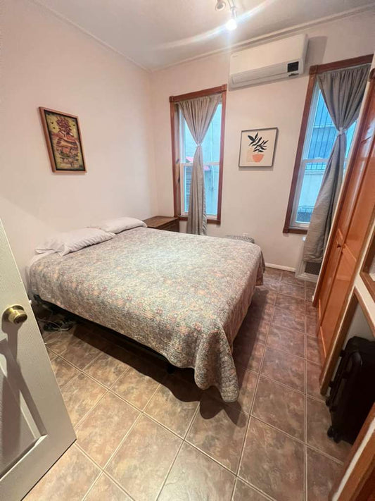 Beautiful room for rent in Jackson Heights!