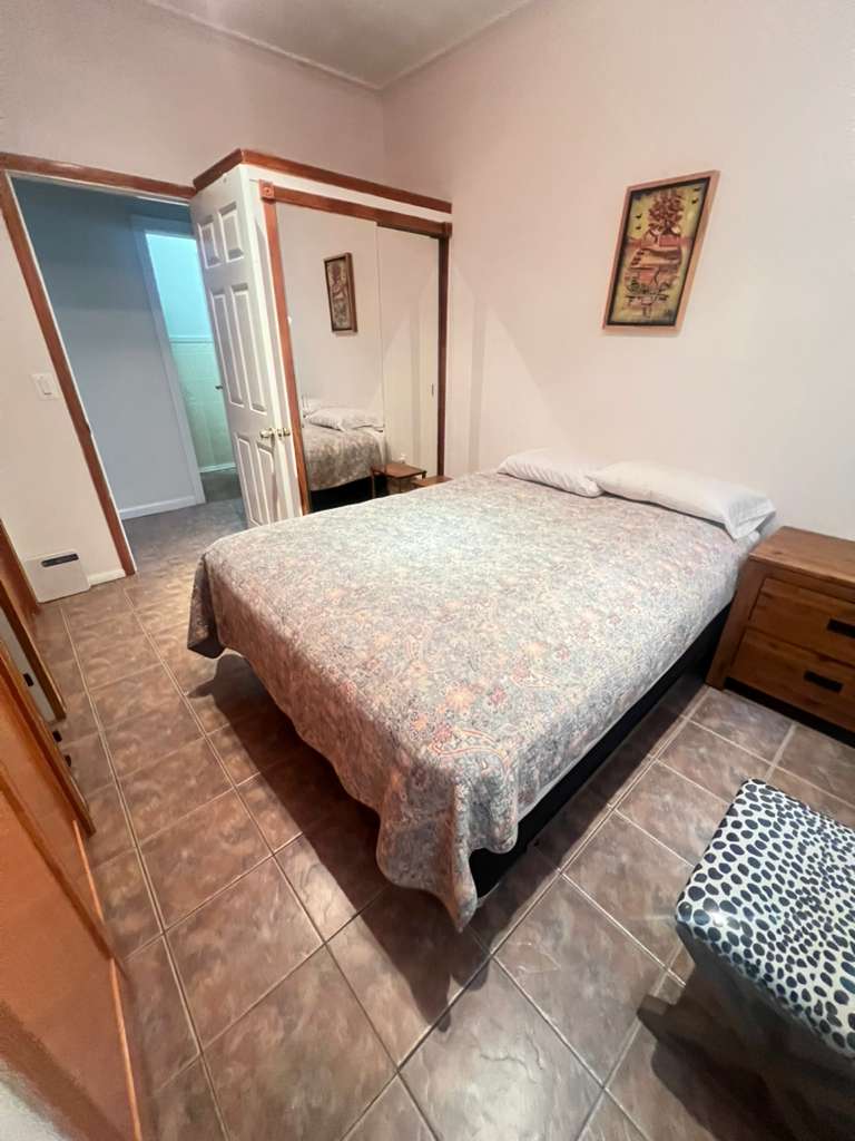 Beautiful room for rent in Jackson Heights!