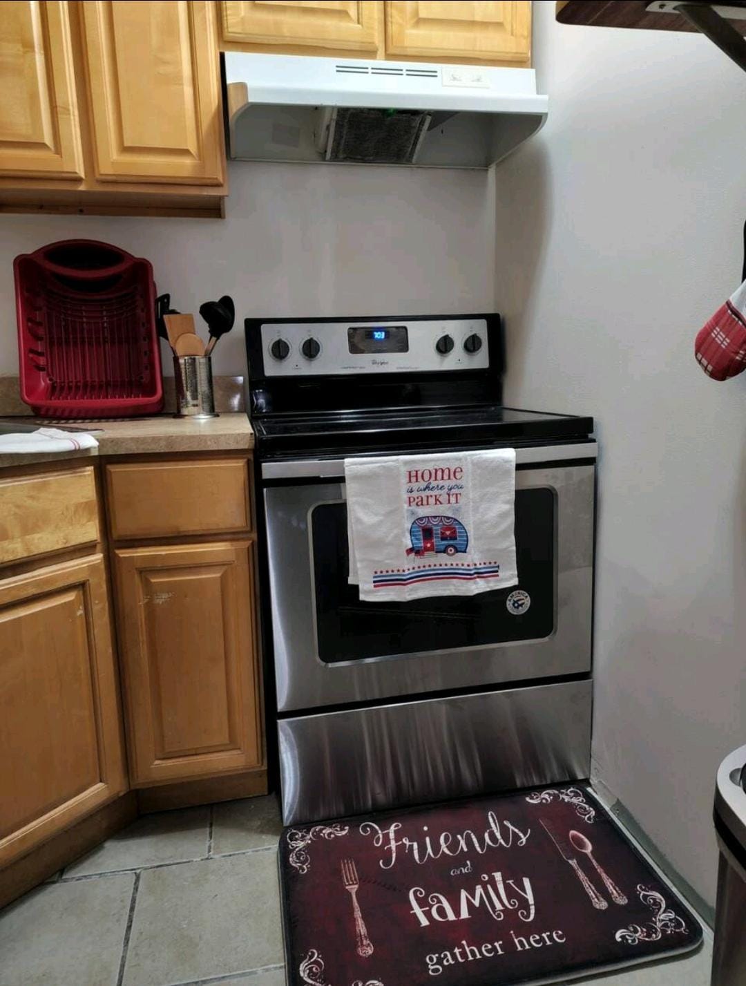 Cozy private room for rent in Middle Village!