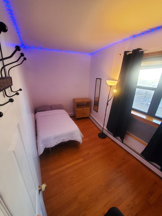 Se renta habitación privada en Middle Village!