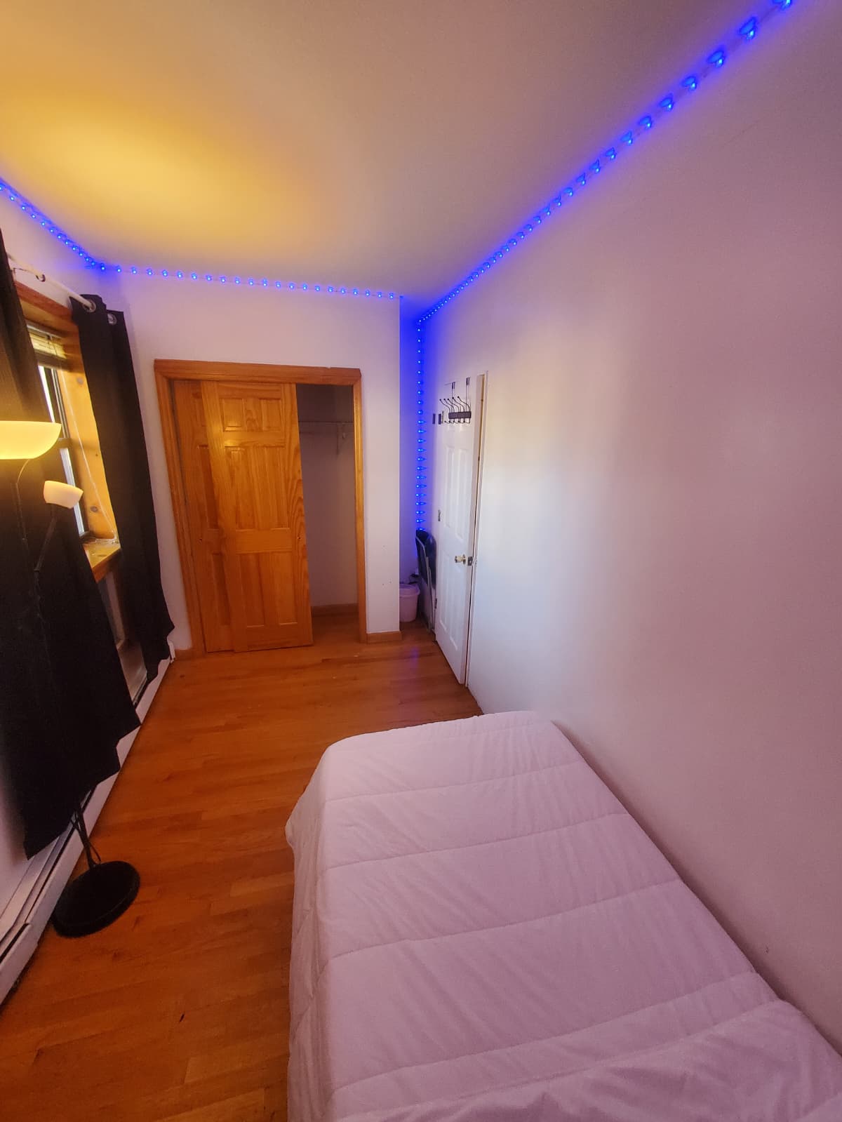 Se renta habitación privada en Middle Village!