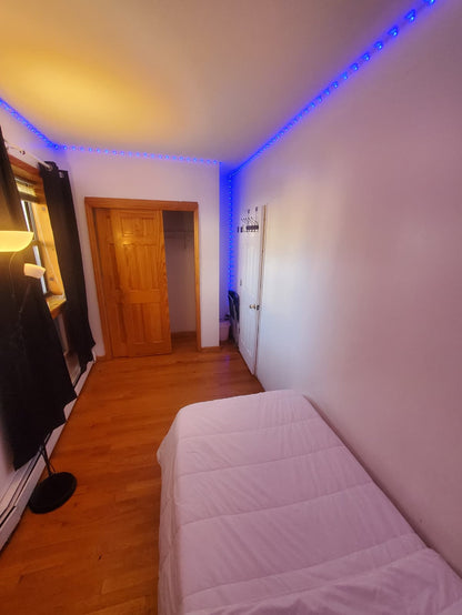 Se renta habitación privada en Middle Village!