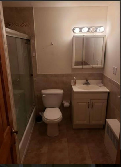 Cozy private room for rent in Middle Village!