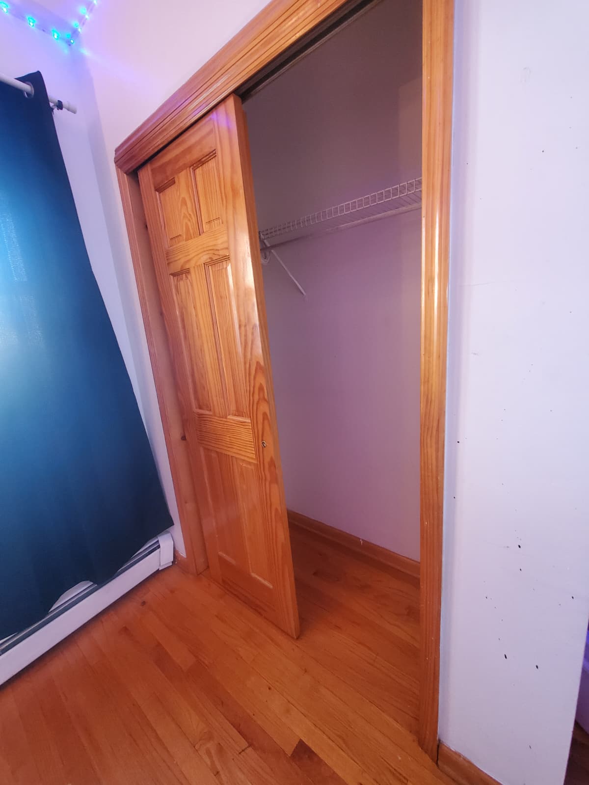 Se renta habitación privada en Middle Village!