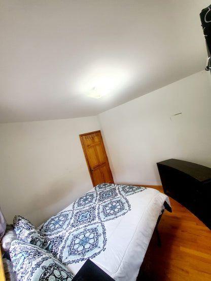 Cozy private room for rent in Middle Village!