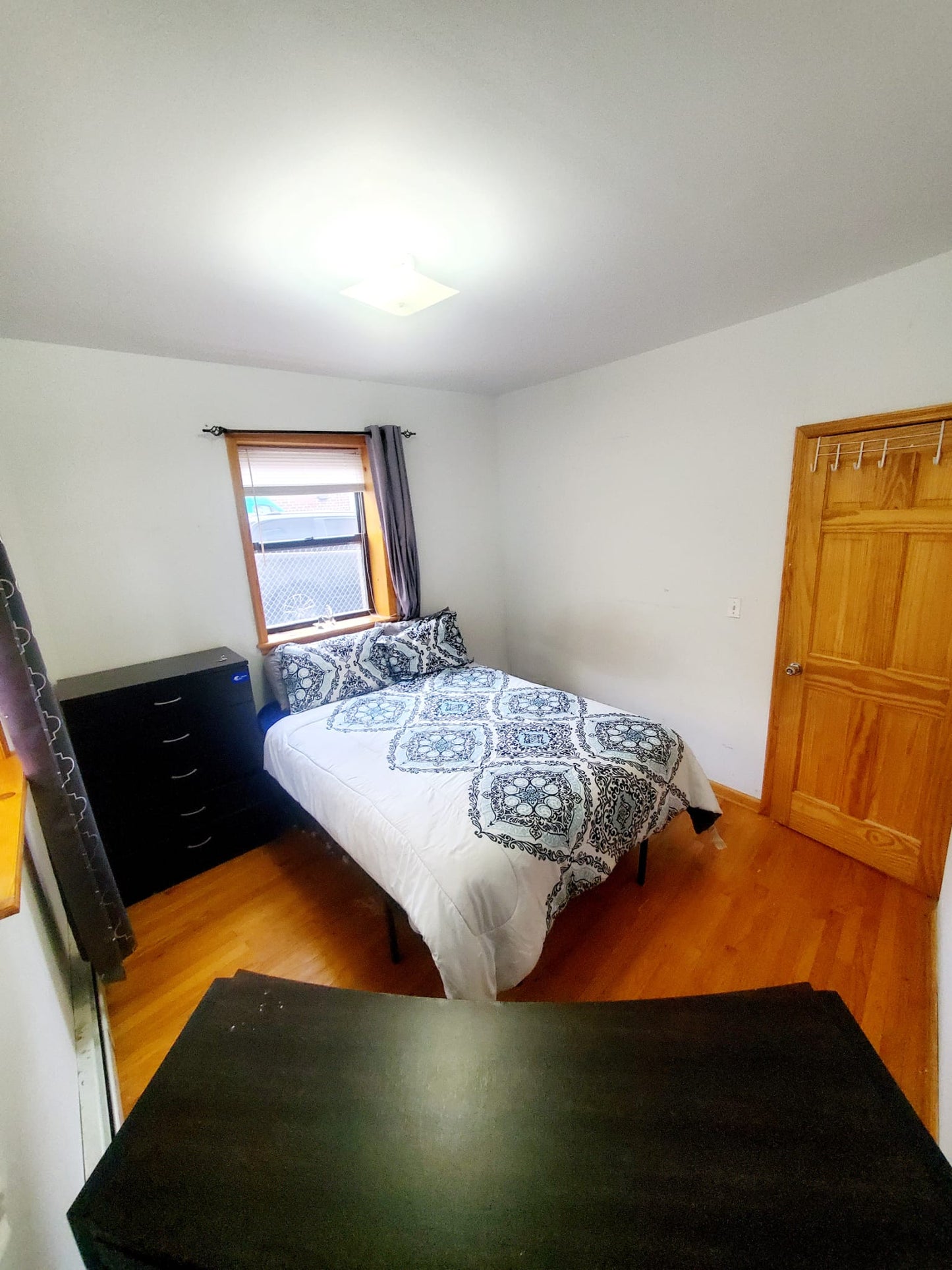 Cozy private room for rent in Middle Village!