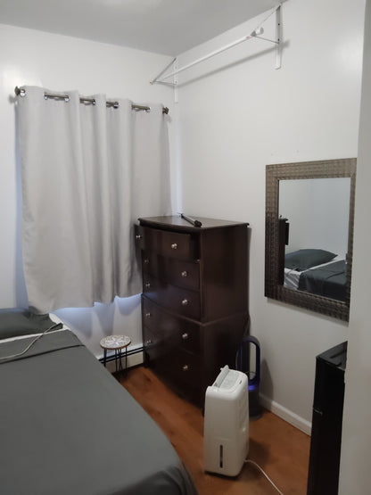 Se renta habitación privada muy linda en east elmhurst !!
