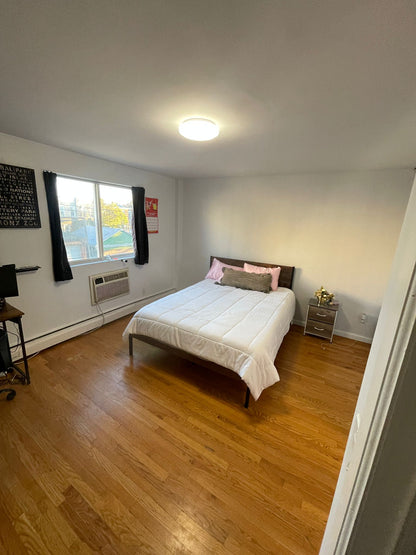 Cozy room for rent in Astoria!