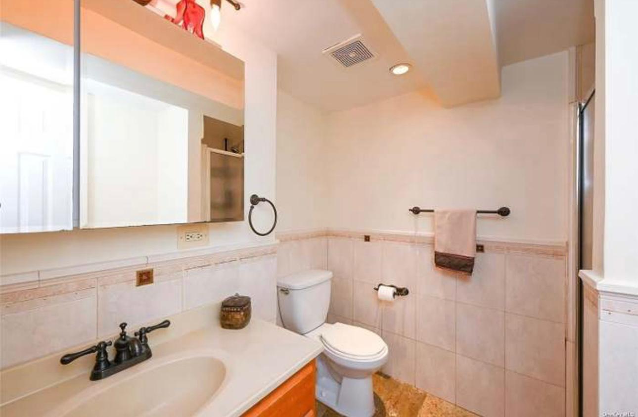 Private Room in Whitestone with Laundry