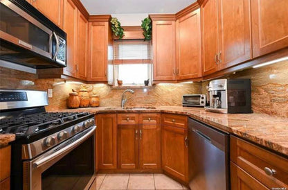 Private Room in Whitestone with Laundry