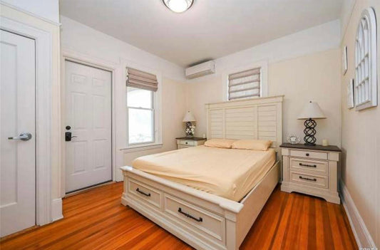 Private Room in Whitestone with Laundry