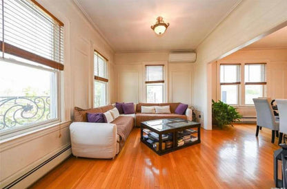 Private Room in Whitestone with Laundry