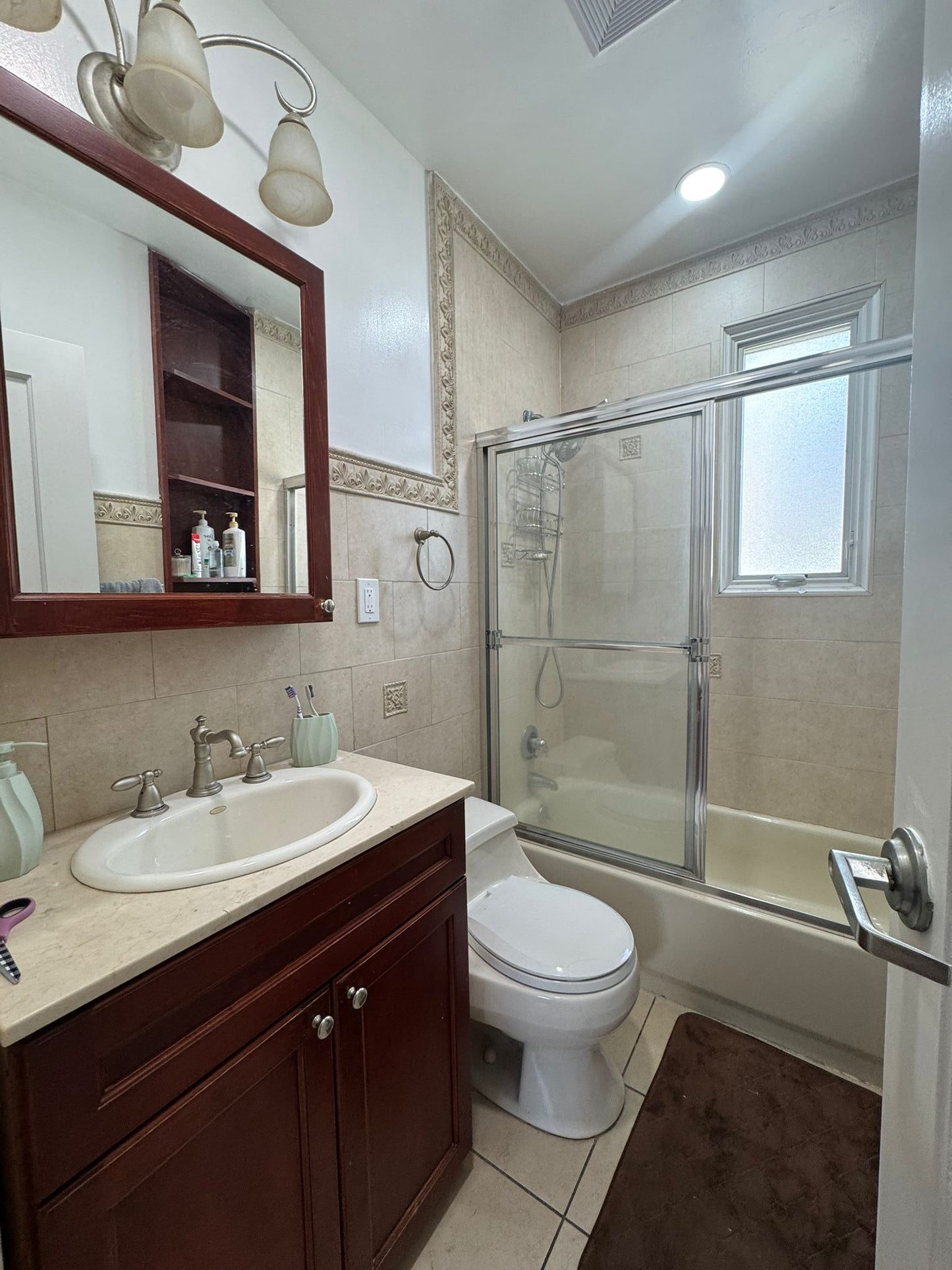 Private Room in Whitestone with Laundry