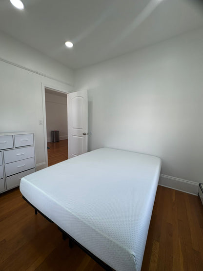 Private Room in Whitestone with Laundry