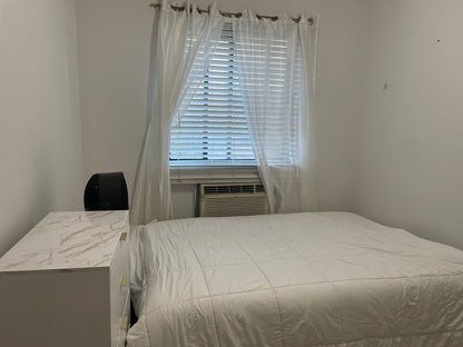 Cozy Room in Forest Hills!