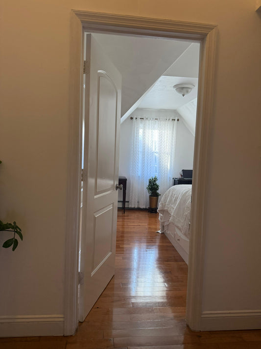 Room in the Bronx in a Private House – Close to Everything, with Access to Patio and Balcony