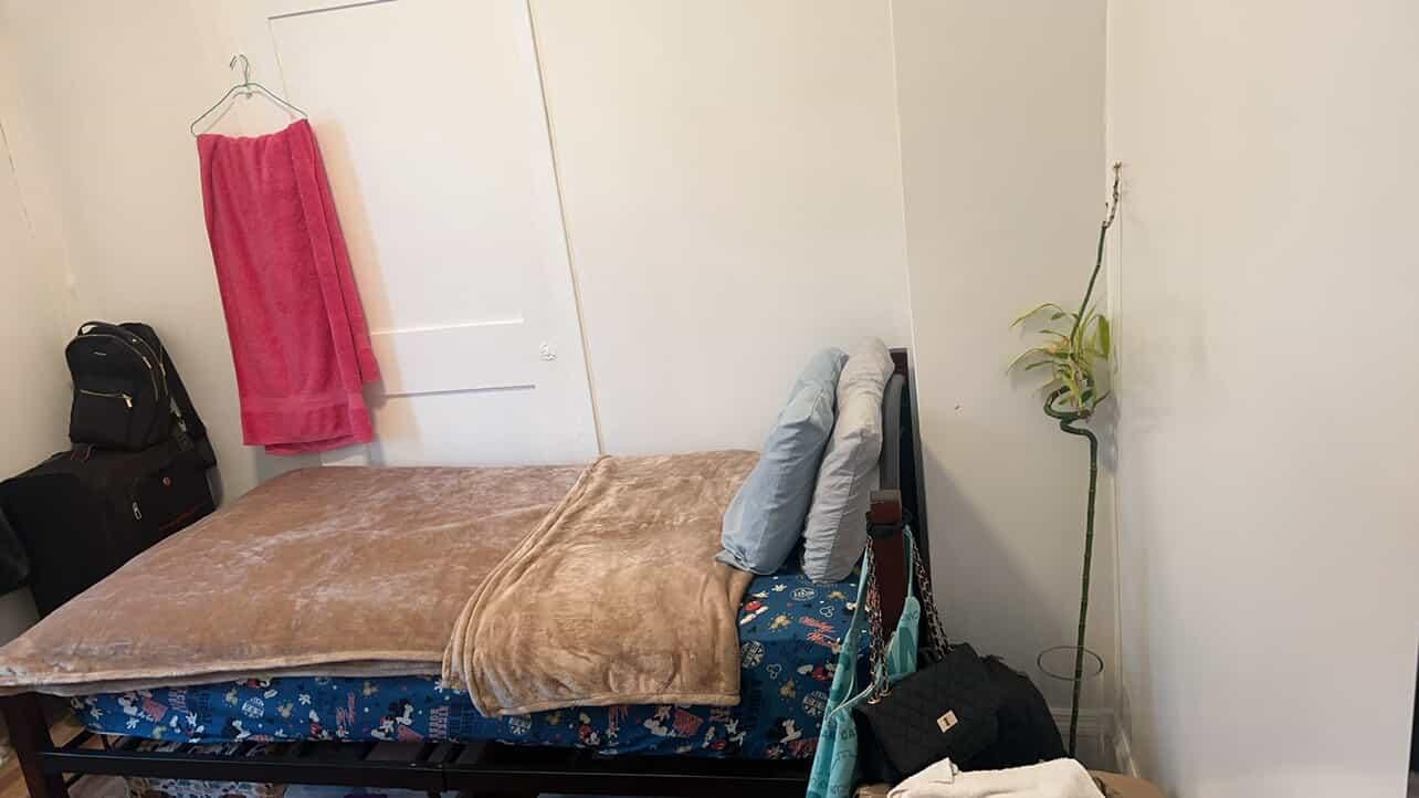 Cozy Furnished Room in East Elmhurst – Close to Transportation and Everything You Need!
