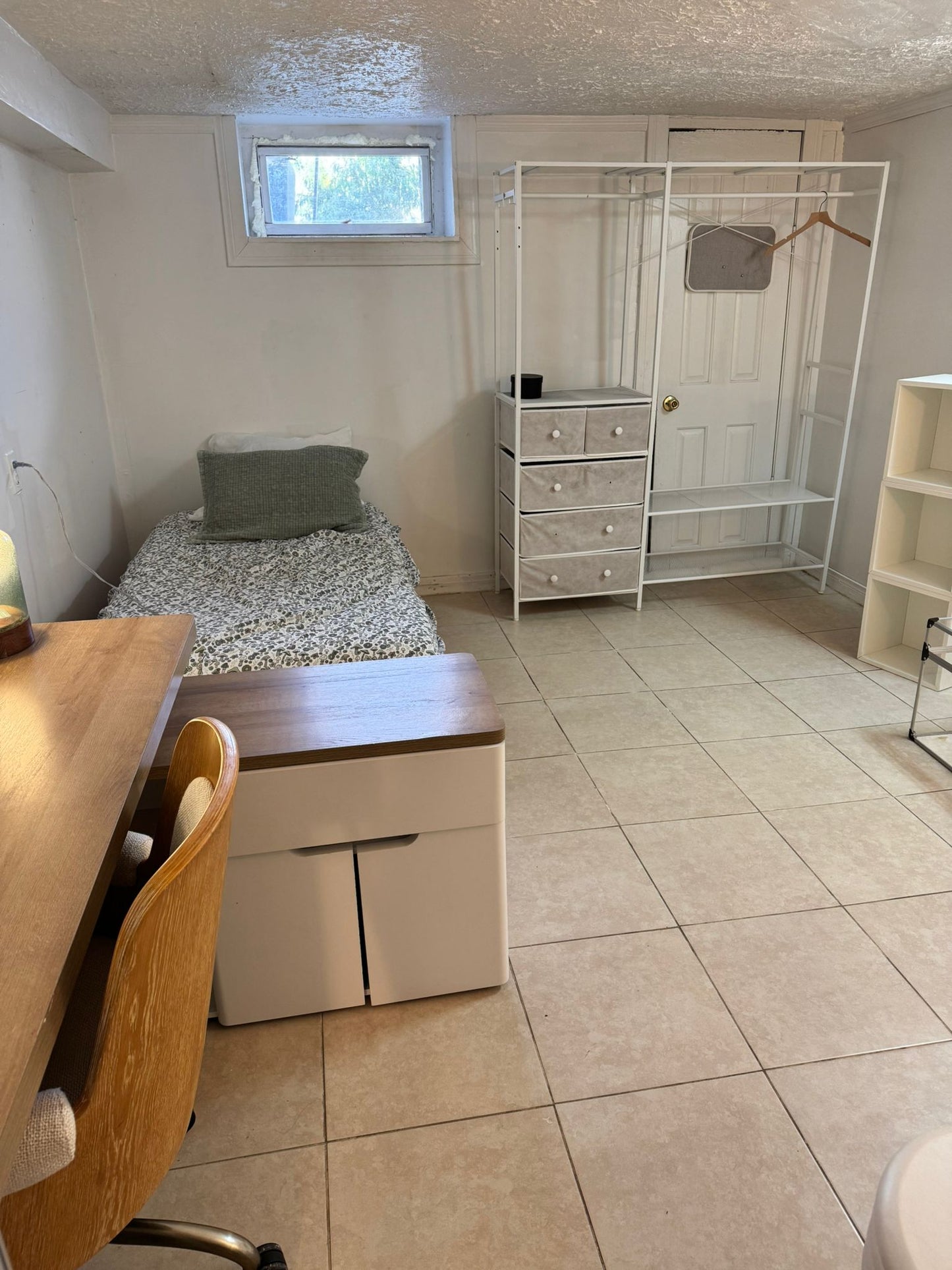 Basement de Dos  habitaciones  en Richmond Hills