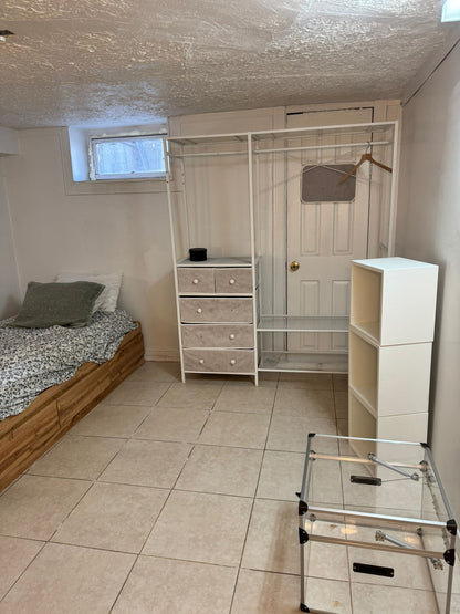 Basement de Dos  habitaciones  en Richmond Hills