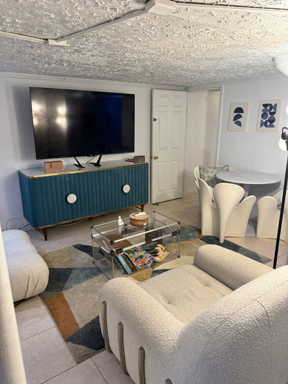 Basement de Dos  habitaciones  en Richmond Hills