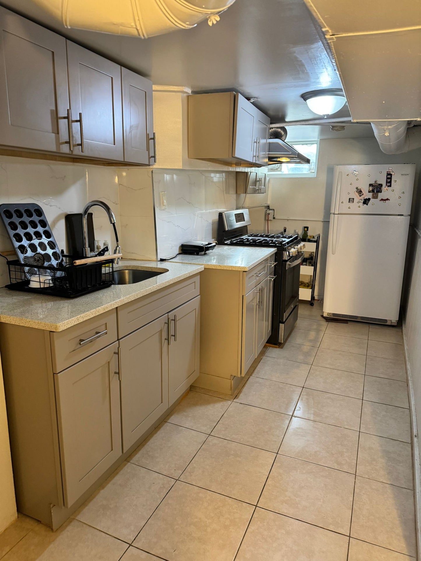 Basement de Dos  habitaciones  en Richmond Hills