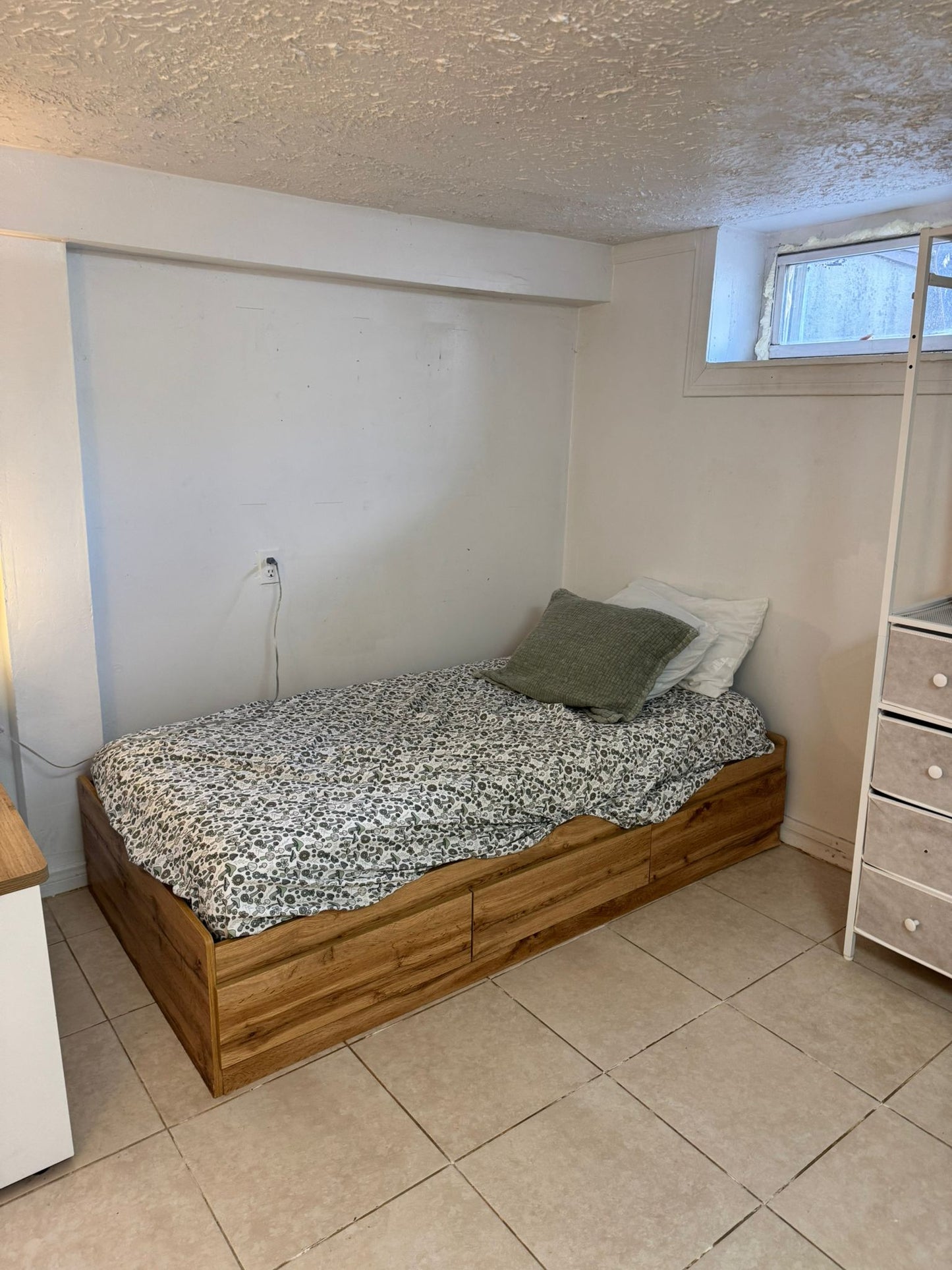 Basement de Dos  habitaciones  en Richmond Hills