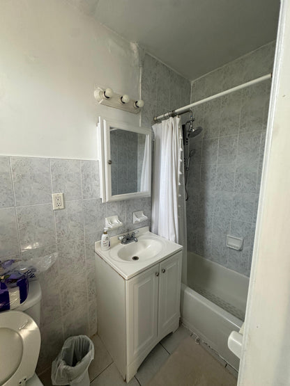 Private Room for Couples in Astoria