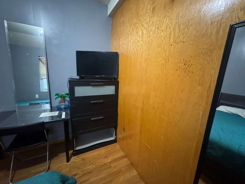 Room for rent in Elmhurst!