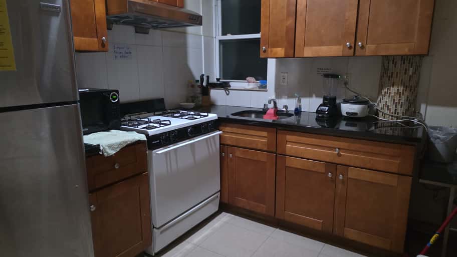 Room for rent in Elmhurst!