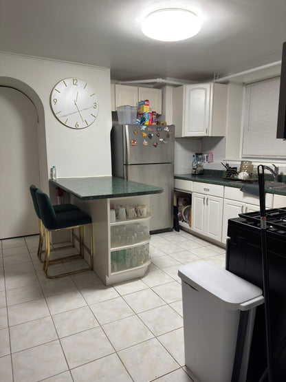 Habitación en Astoria cerca al tren M 46