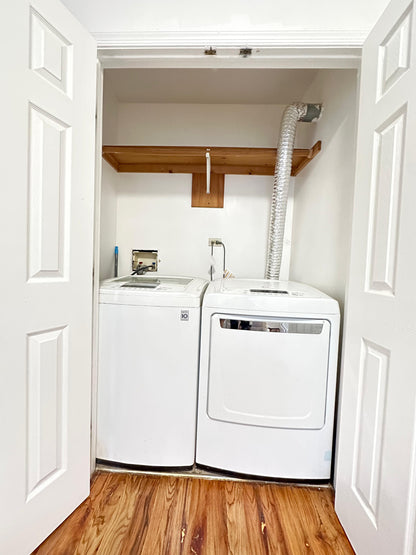 Private/Master Room with Large Closet in Cypress Hills, No Deposit, with Laundry and Yard