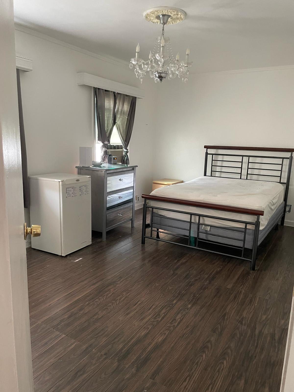 Private Room in East Flushing!