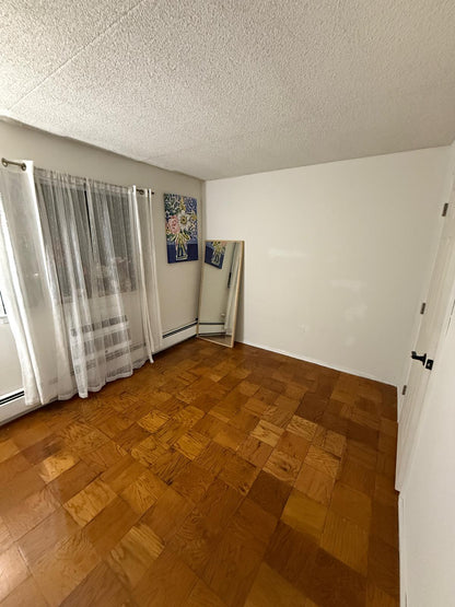 Se renta habitación privada en Rego Park!