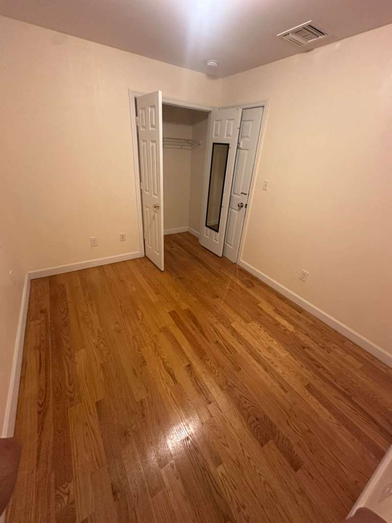 Se renta habitacion en casa de familia peruana
