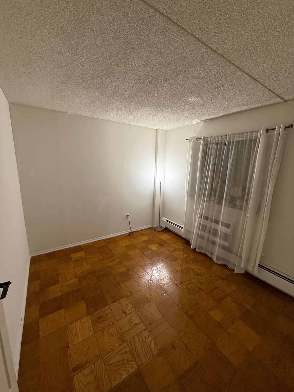 Se renta habitación privada en Rego Park!