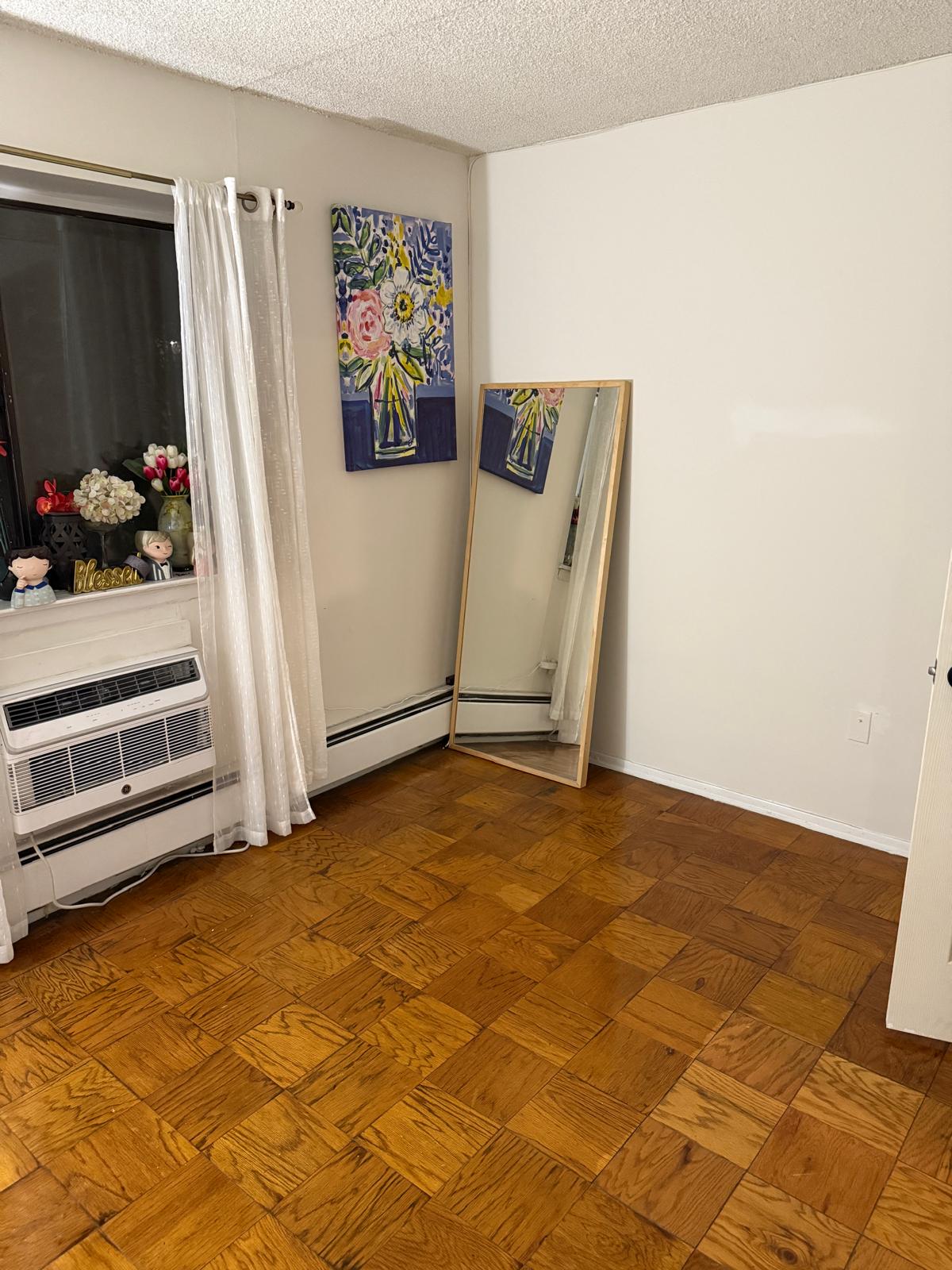 Se renta habitación privada en Rego Park!