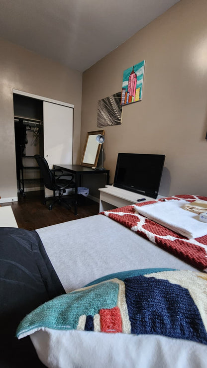 Large furnished room in the heart of Brooklyn. Access to several train lines.