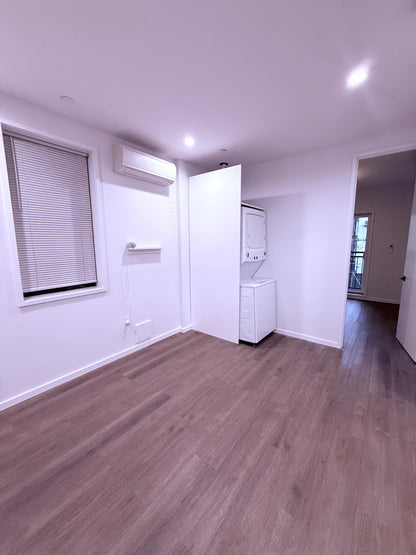 Room for rent with private bathroom and laundry — Only one woman lives in the apartment.