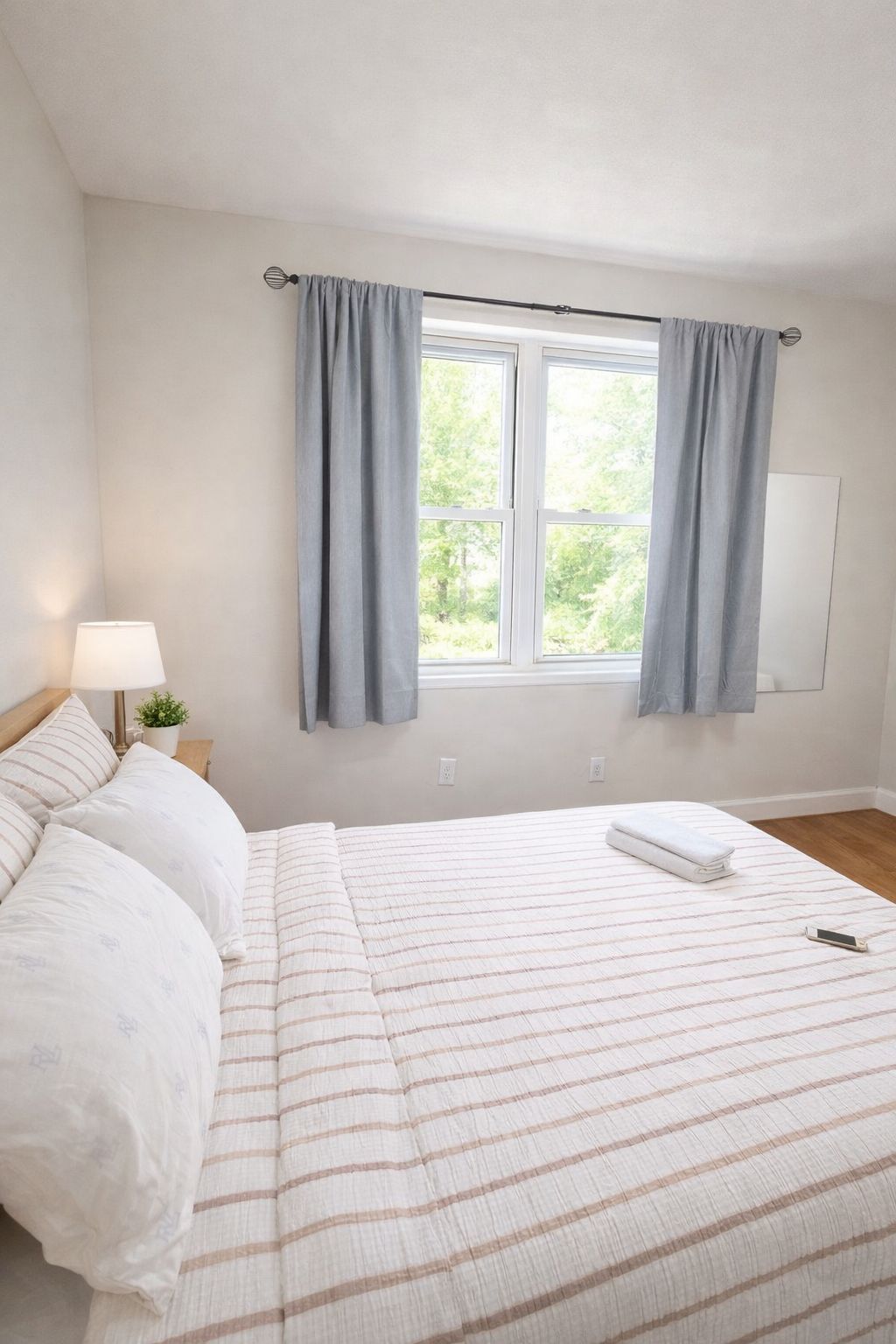 Habitación en renta en Corona!