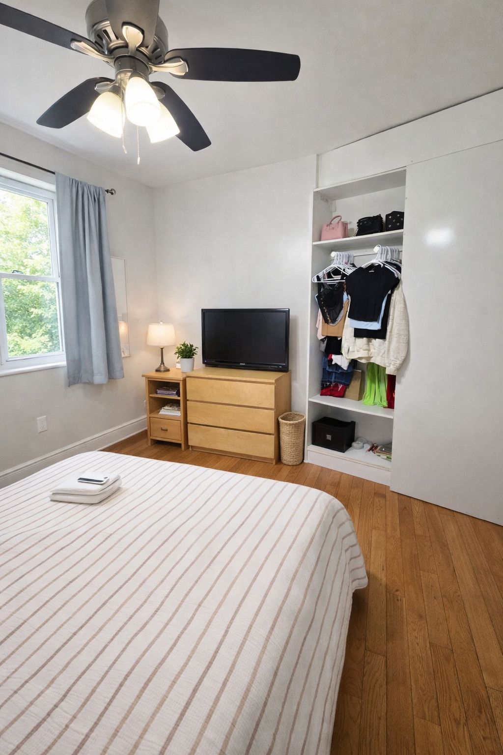 Habitación en renta en Corona!