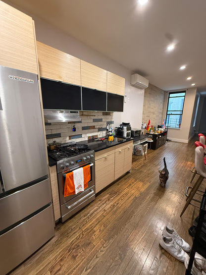Private Room in Ridgewood!