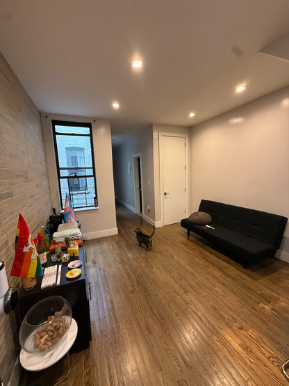 Private Room in Ridgewood!