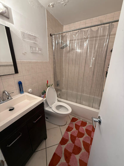 Private Room in Ridgewood!