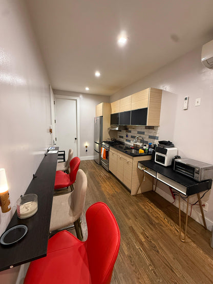 Private Room in Ridgewood!