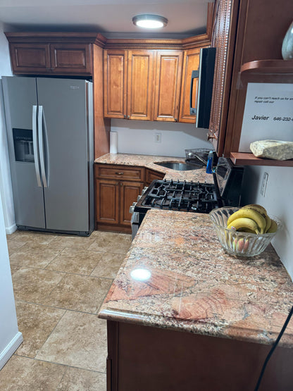 Private Room for rent in City Island!