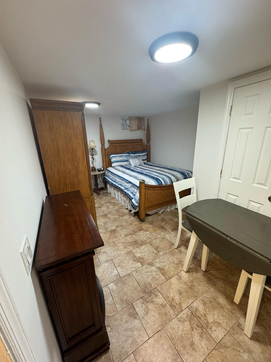 Private Room for rent in City Island!